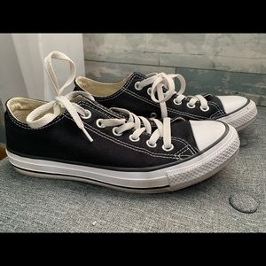 Converse Tennis Shoes